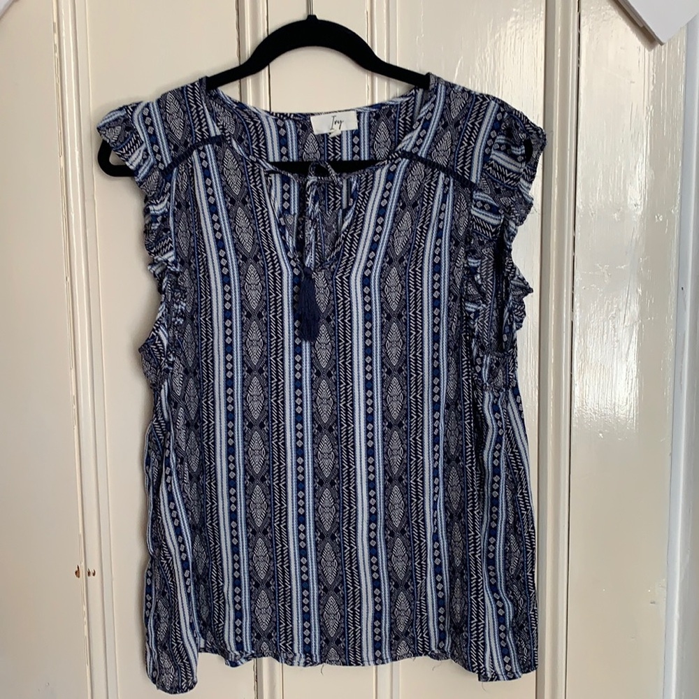 Size Large sleeveless top